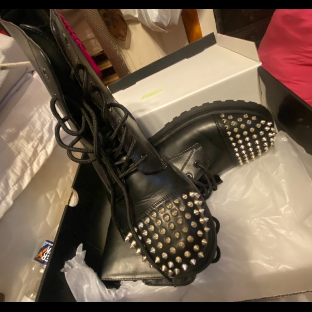 Combat boots